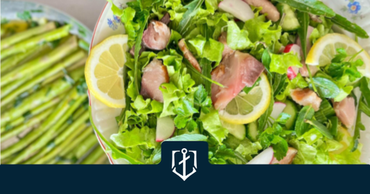 Пролетна салата с маринован пушен паламуд