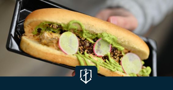 Хот-дог с барбун, чоризо и емулсия от девисил