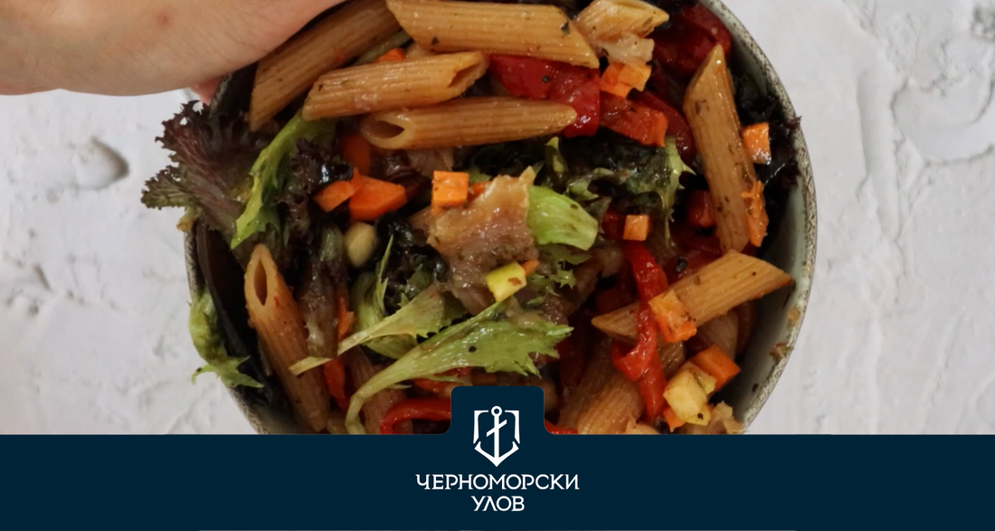 Салата с пълнозърнеста паста и паламуд с билки